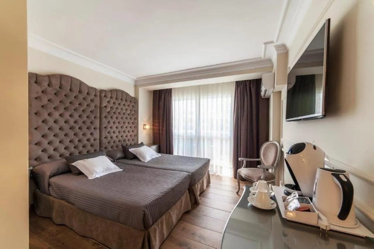 Essence Hotel Boutique Torremolinos 4*,